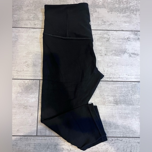 Women’s Athleta Black Leggings Crop - Picture 4 of 4